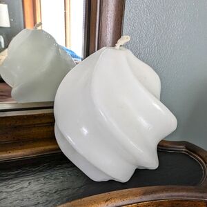 Interior Indulgences Candle Large Molded & Fluted White Single Wick Flame EUC